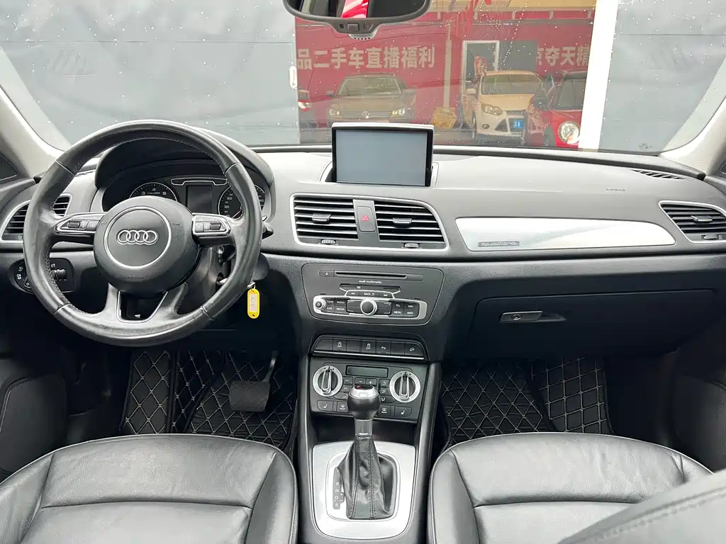 Audi Q3 2015 — фото 17