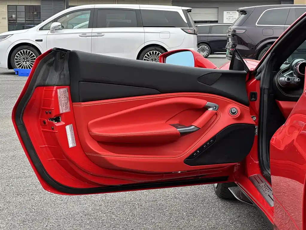 Ferrari F8 2023 — фото 11