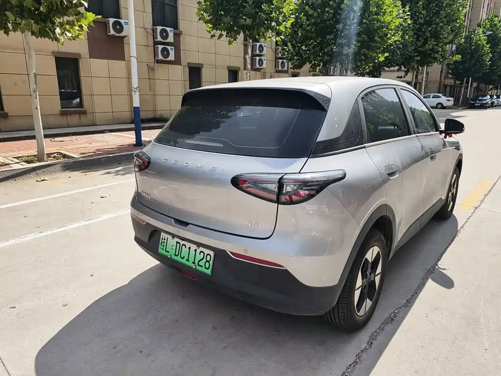 Geely Galaxy Starwish 2025 — фото 5