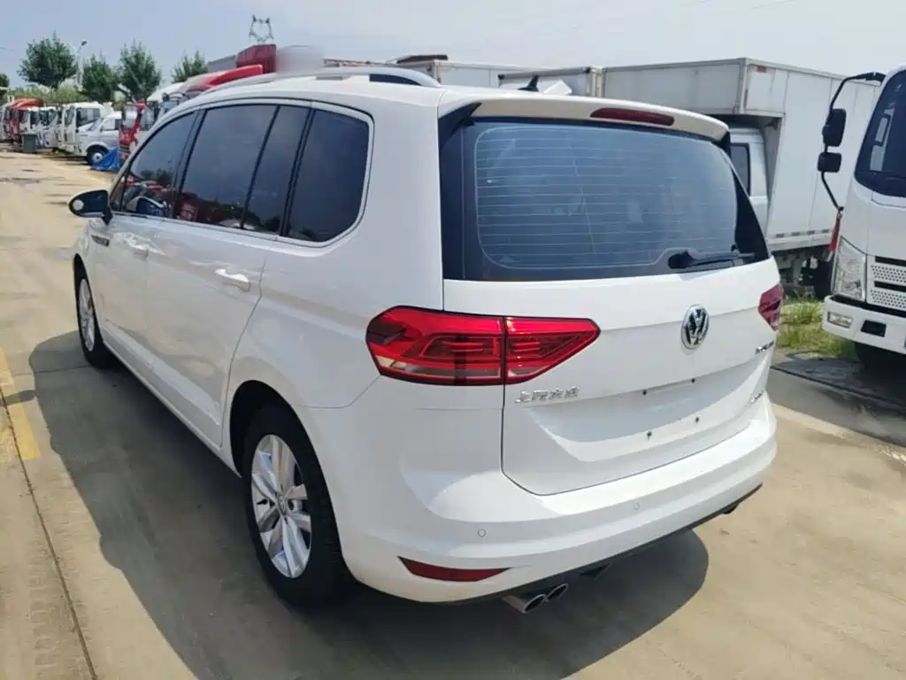 Volkswagen Touran 2018 — фото 23