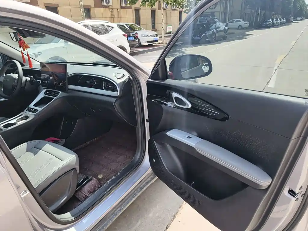 Geely Galaxy Starwish 2025 — фото 13