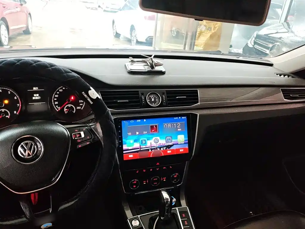 Volkswagen Passat 2017 — фото 10