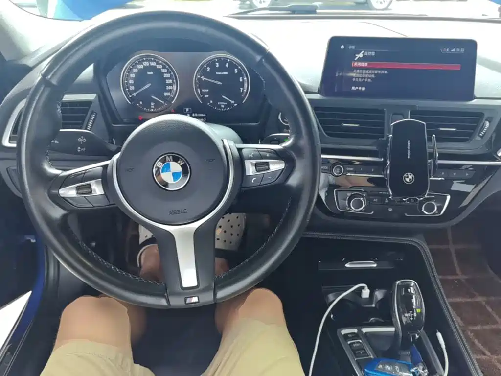 BMW 1 Series 2020 — фото 10