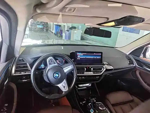 BMW iX3 2022