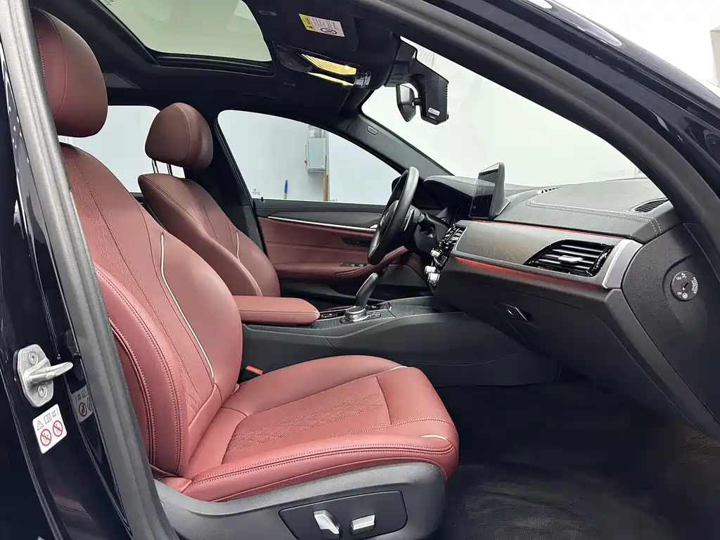 BMW 5 Series 2022 — фото 13