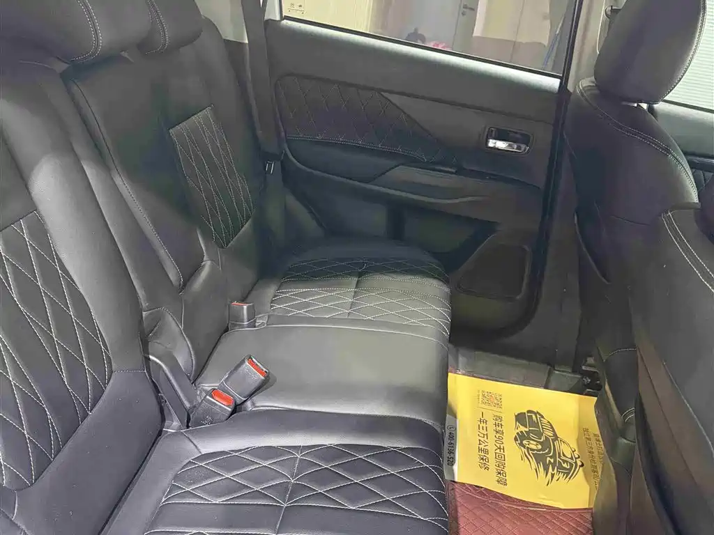 Mitsubishi Outlander 2022 — фото 12