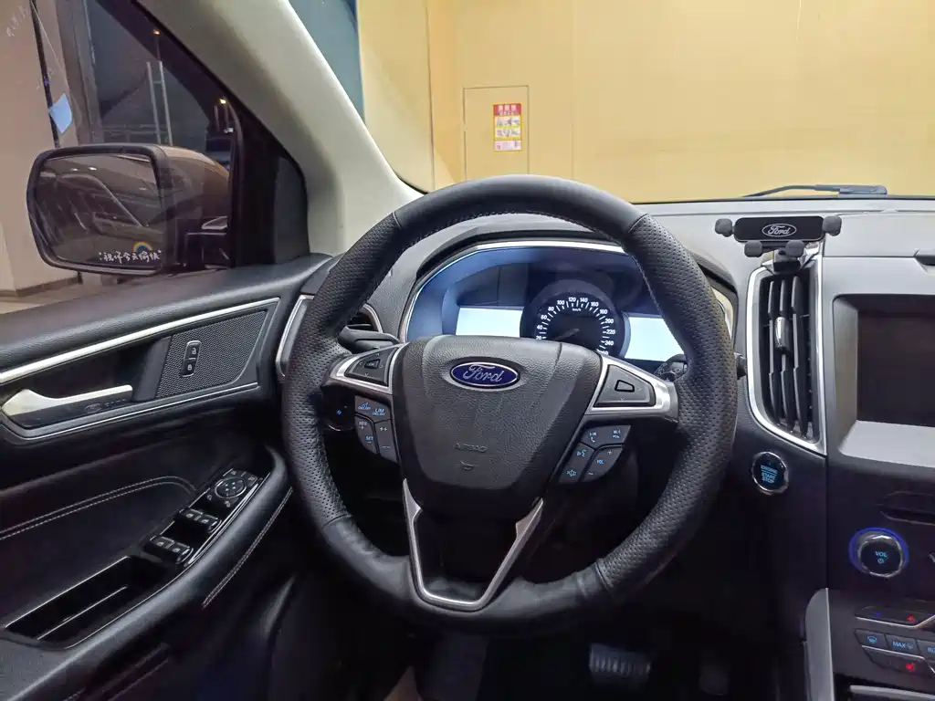Ford Edge 2016 — фото 14