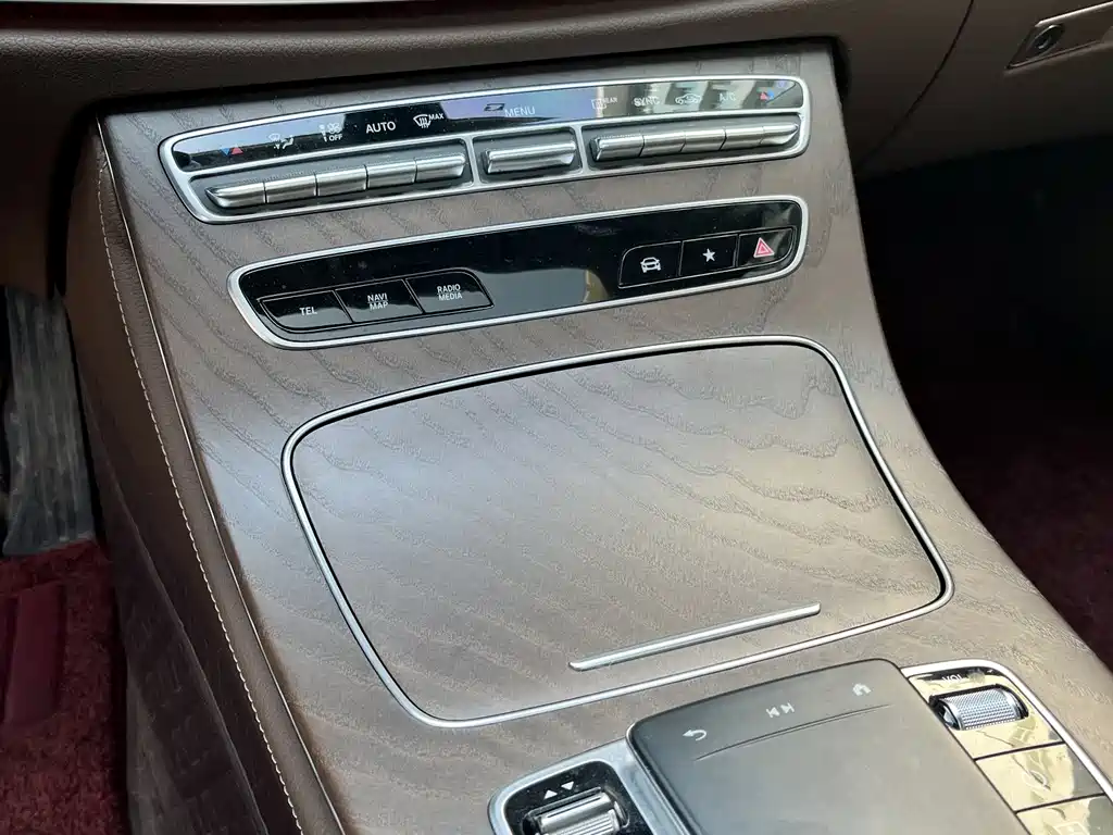 Mercedes-Benz E-Class 2022 — фото 18