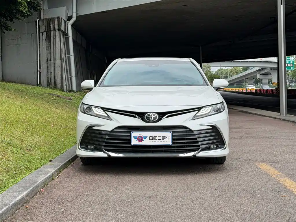 Toyota Camry 2024 — фото 2
