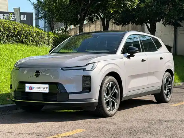 Volvo XC70 Plug-In Hybrid 2025