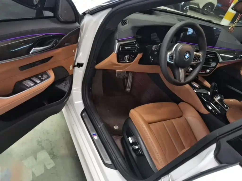 BMW 6 Series GT 2024 — фото 16
