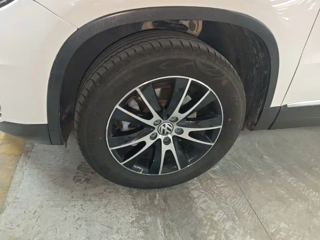Volkswagen Tiguan 2015 — фото 23