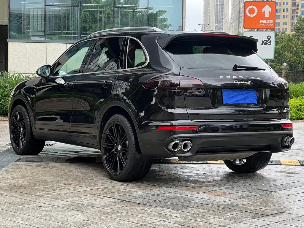 Porsche Cayenne Hybrid 2016 — фото 6