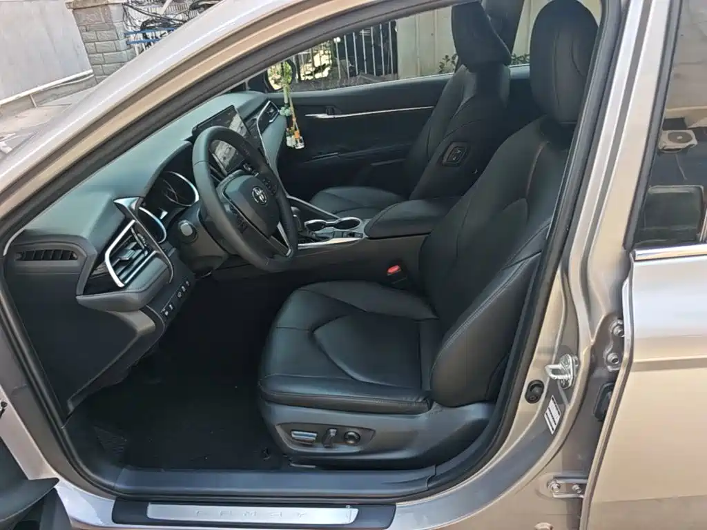 Toyota Camry 2022 — фото 15