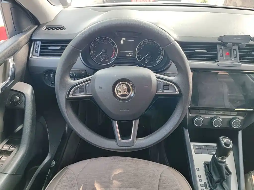 Skoda Octavia 2020 — фото 11