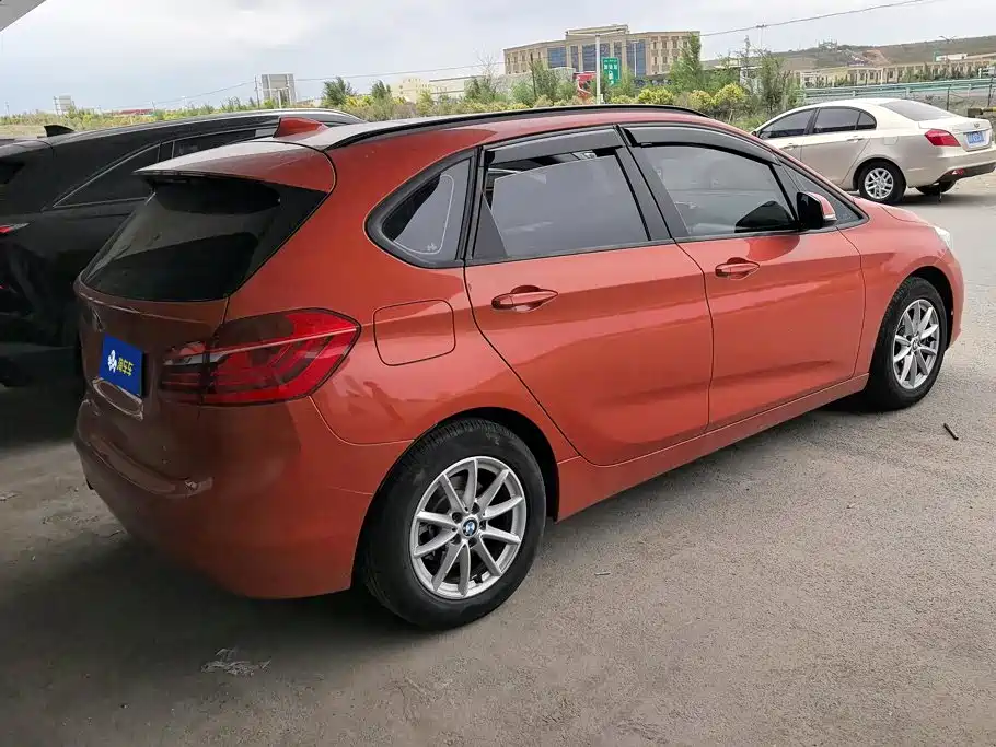 BMW 2 Series Station Wagon 2017 — фото 3