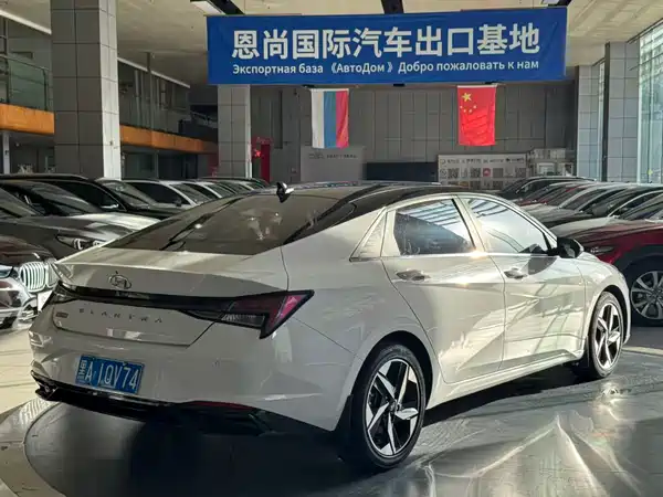 Hyundai Elantra 2022
