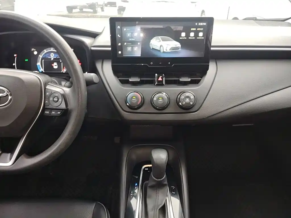 Toyota Corolla 2023 — фото 13