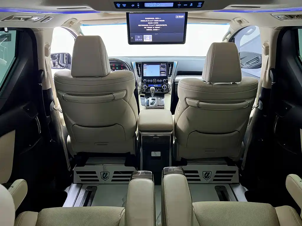 Toyota Alphard 2023 — фото 21