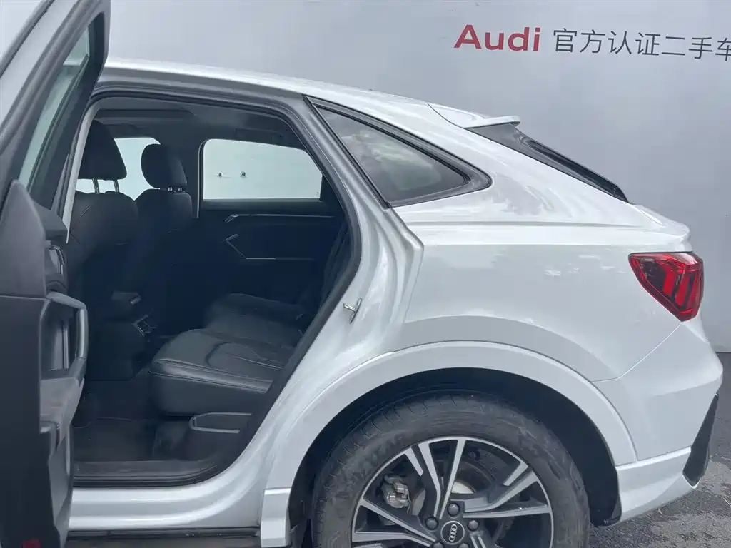 Audi Q3 Sportback 2023 — фото 10