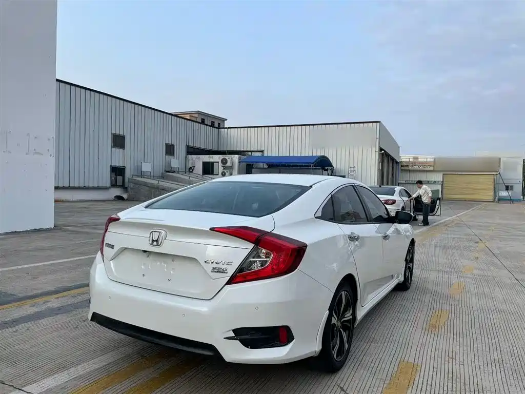 Honda Civic 2016 — фото 16