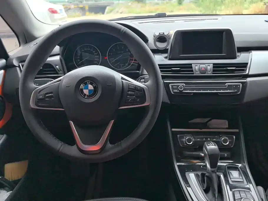 BMW 2 Series Station Wagon 2017 — фото 12