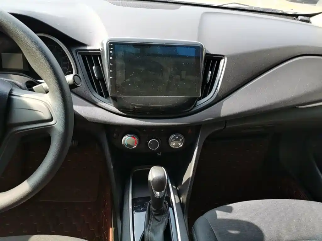 Chevrolet Cavalier 2018 — фото 13