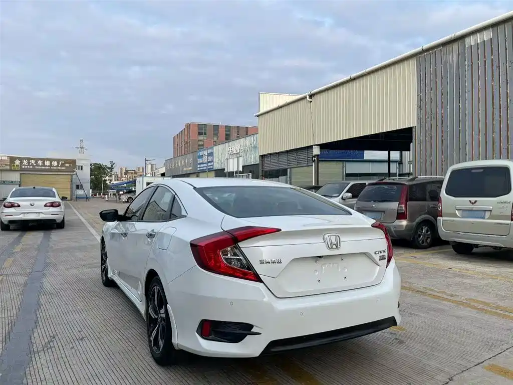 Honda Civic 2016 — фото 13