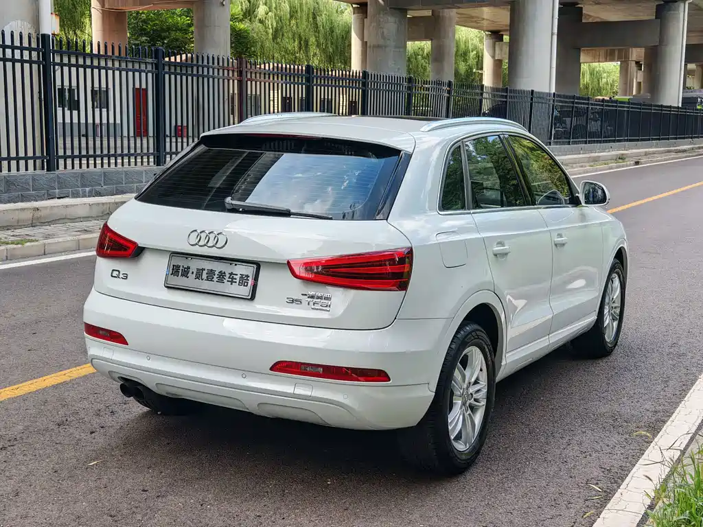 Audi Q3 2015 — фото 13