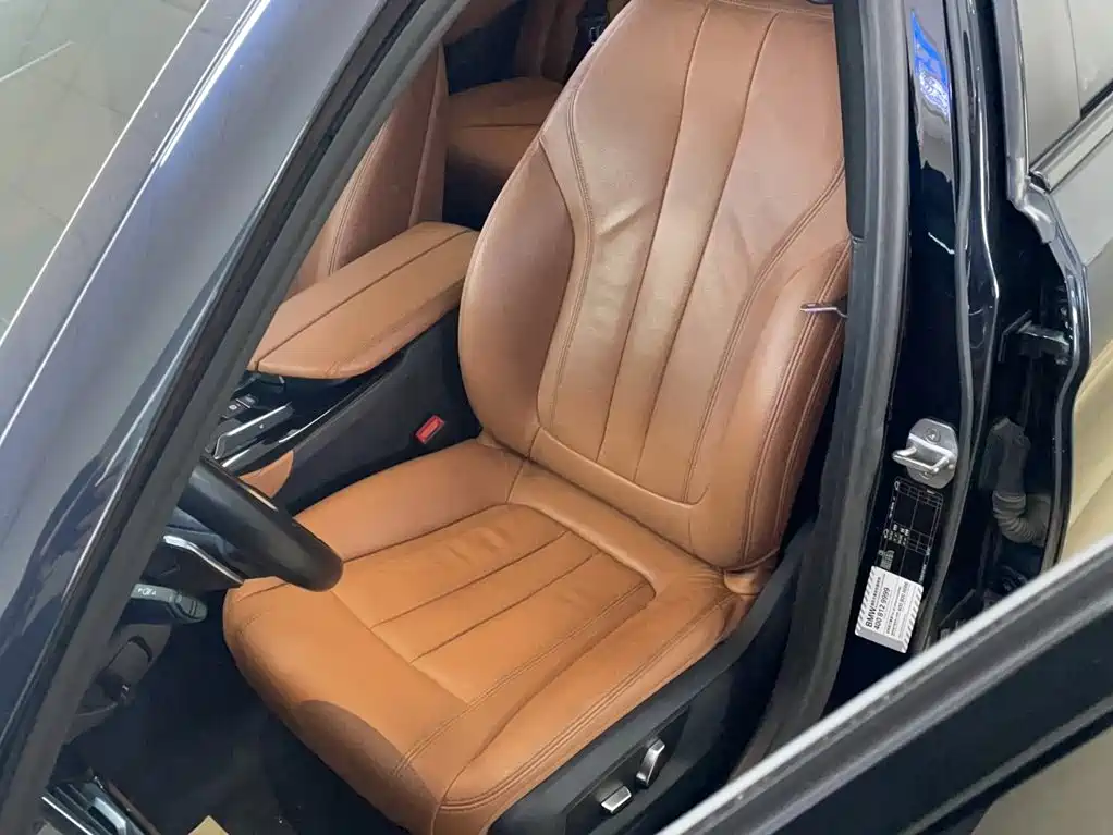 BMW 5 Series 2018 — фото 15