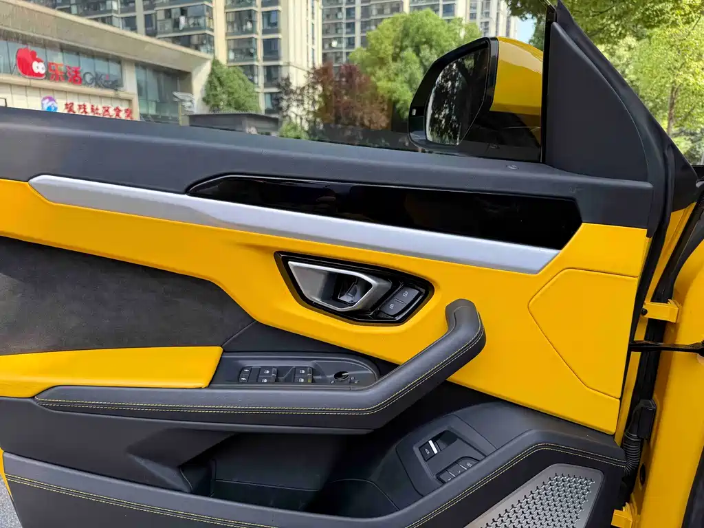 Lamborghini Urus 2019 — фото 10