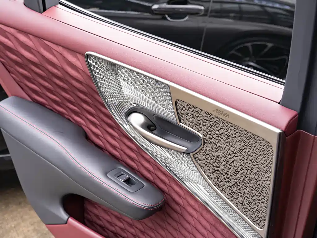 Lexus LS 2021 — фото 18