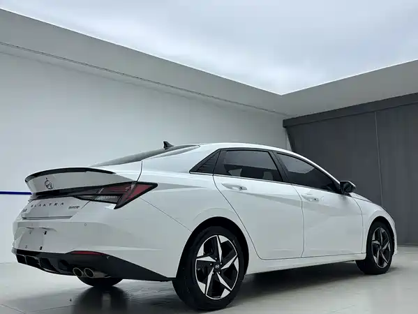 Hyundai Elantra 2022