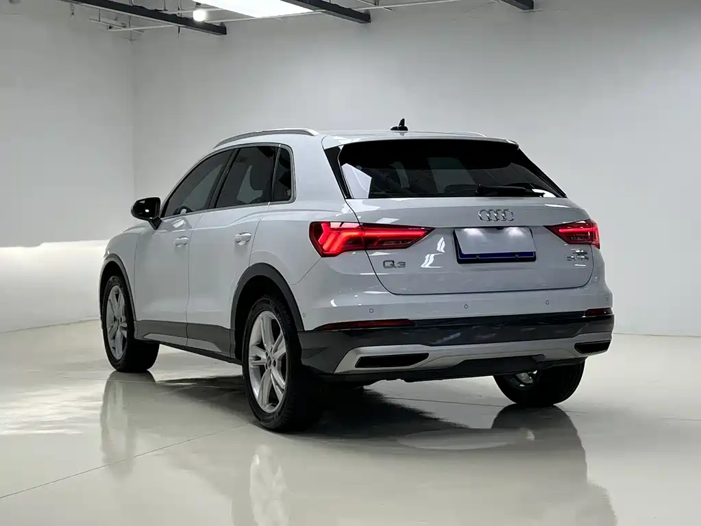 Audi Q3 2021 — фото 14
