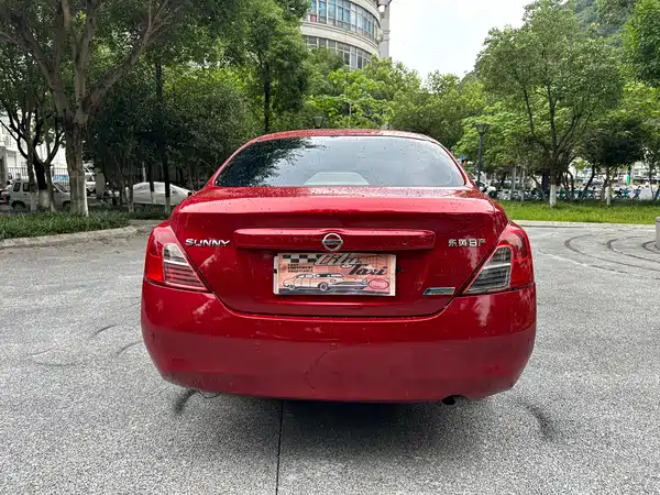 Nissan Sunny 2012