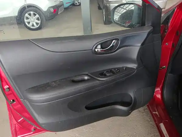 Nissan Tiida 2013