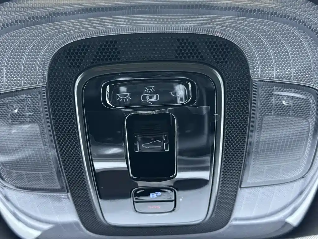 Hyundai Elantra 2022 — фото 18