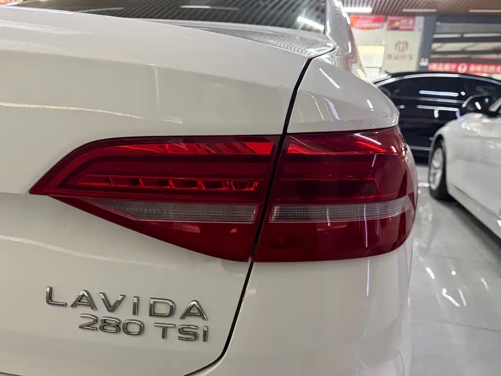 Volkswagen Lavida 2019 — фото 11