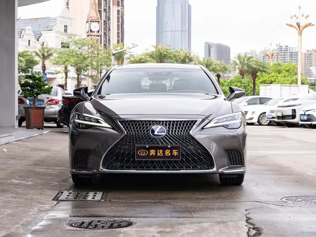 Lexus LS 2021