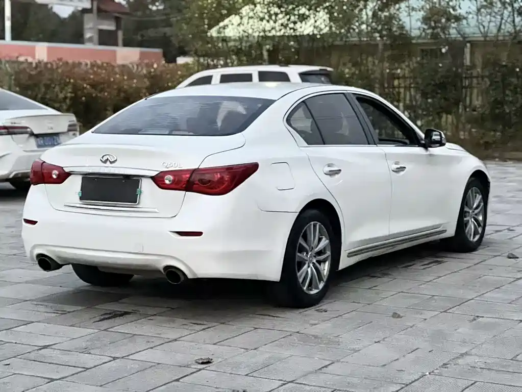 Infiniti Q50L 2016 — фото 10