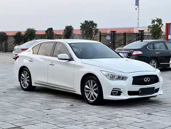 Infiniti Q50L 2015