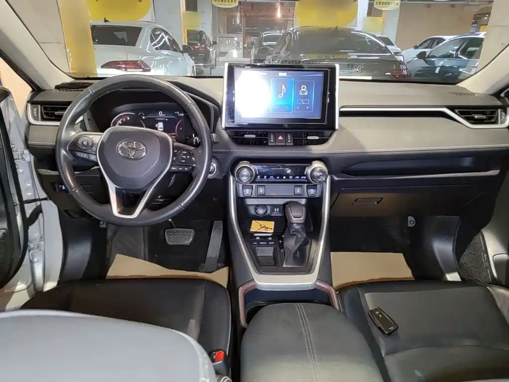 Toyota RAV4 2020 — фото 10