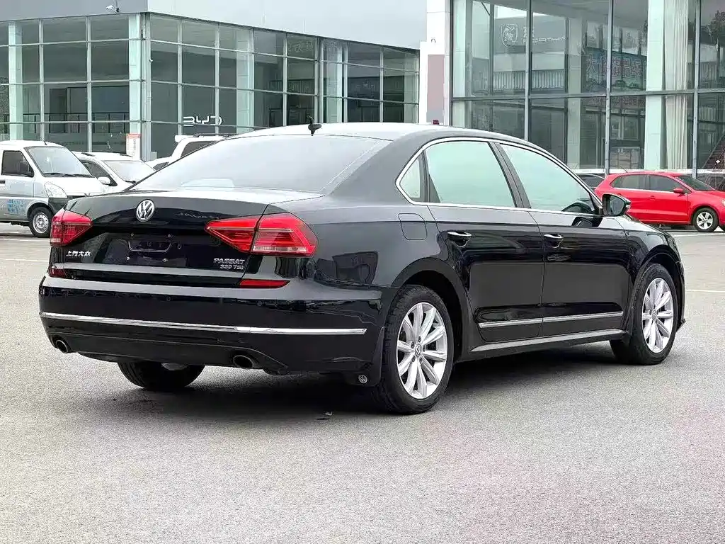 Volkswagen Passat 2018 — фото 8