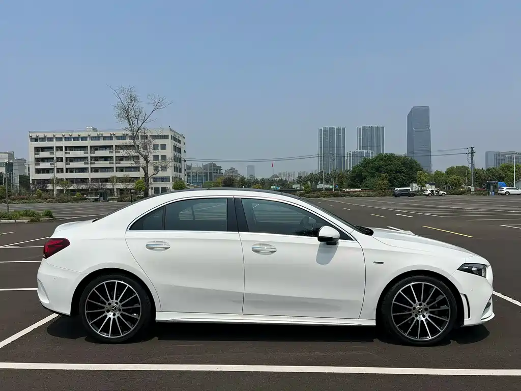Mercedes-Benz A-Class 2019 — фото 3