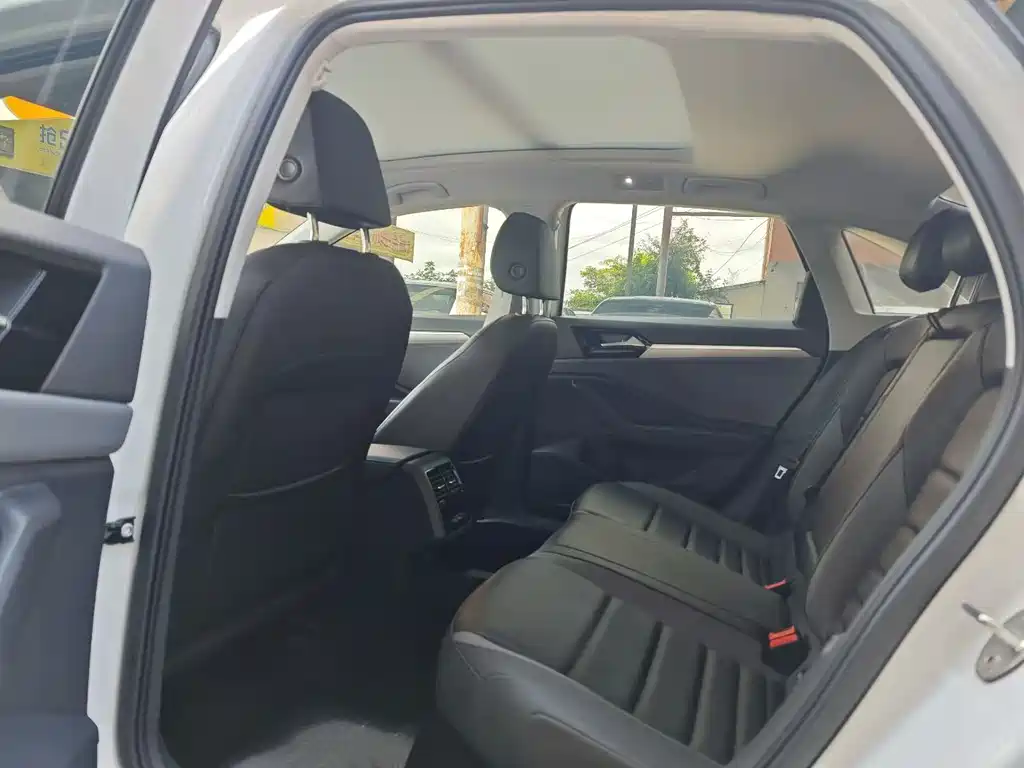 Volkswagen Sagitar 2021