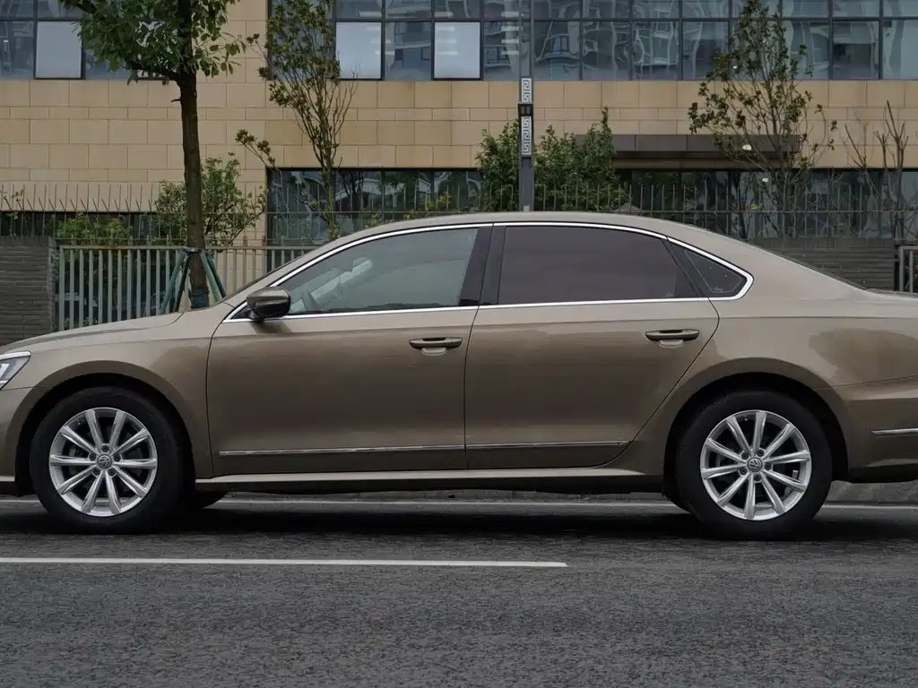 Volkswagen Passat 2017 — фото 16