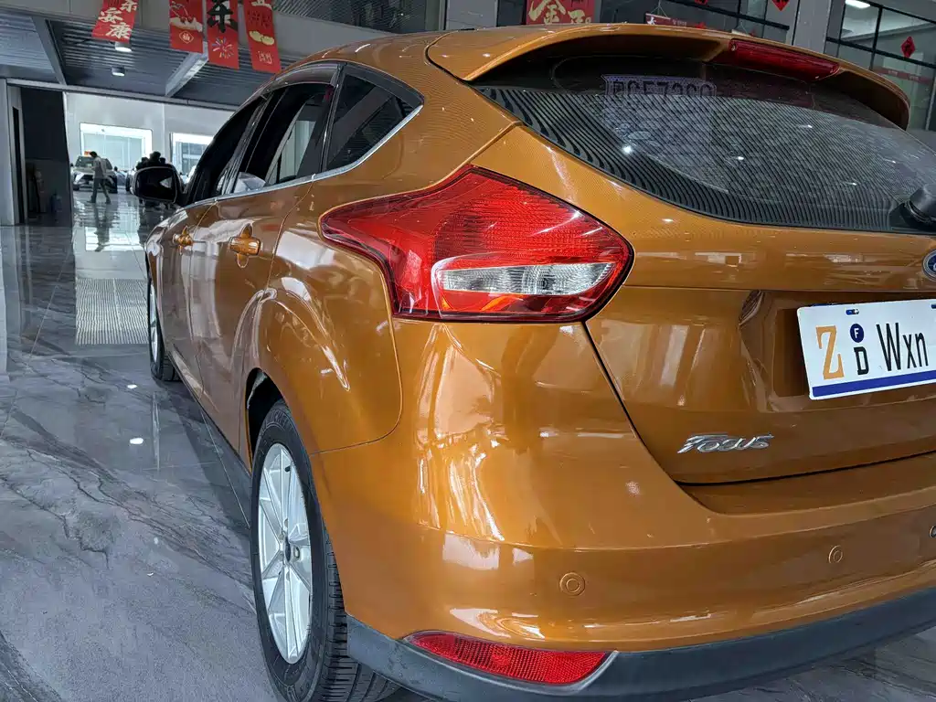 Ford Focus 2016 — фото 31