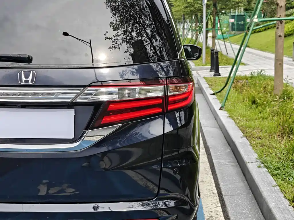 Honda Odyssey 2016 — фото 17