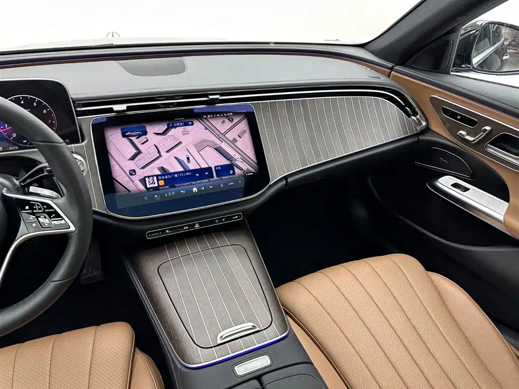 Mercedes-Benz E-Class 2025 — фото 15