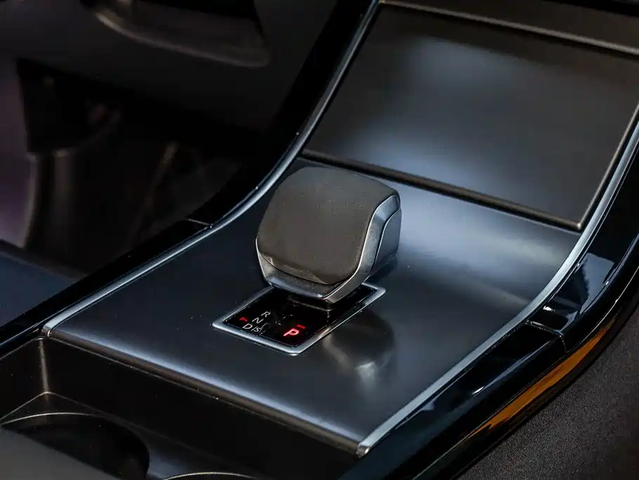 Land Rover Velar 2023 — фото 25